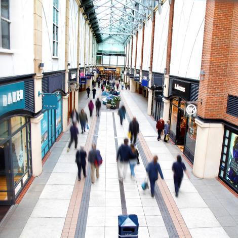 Sienna Gunwharf retail blur 4